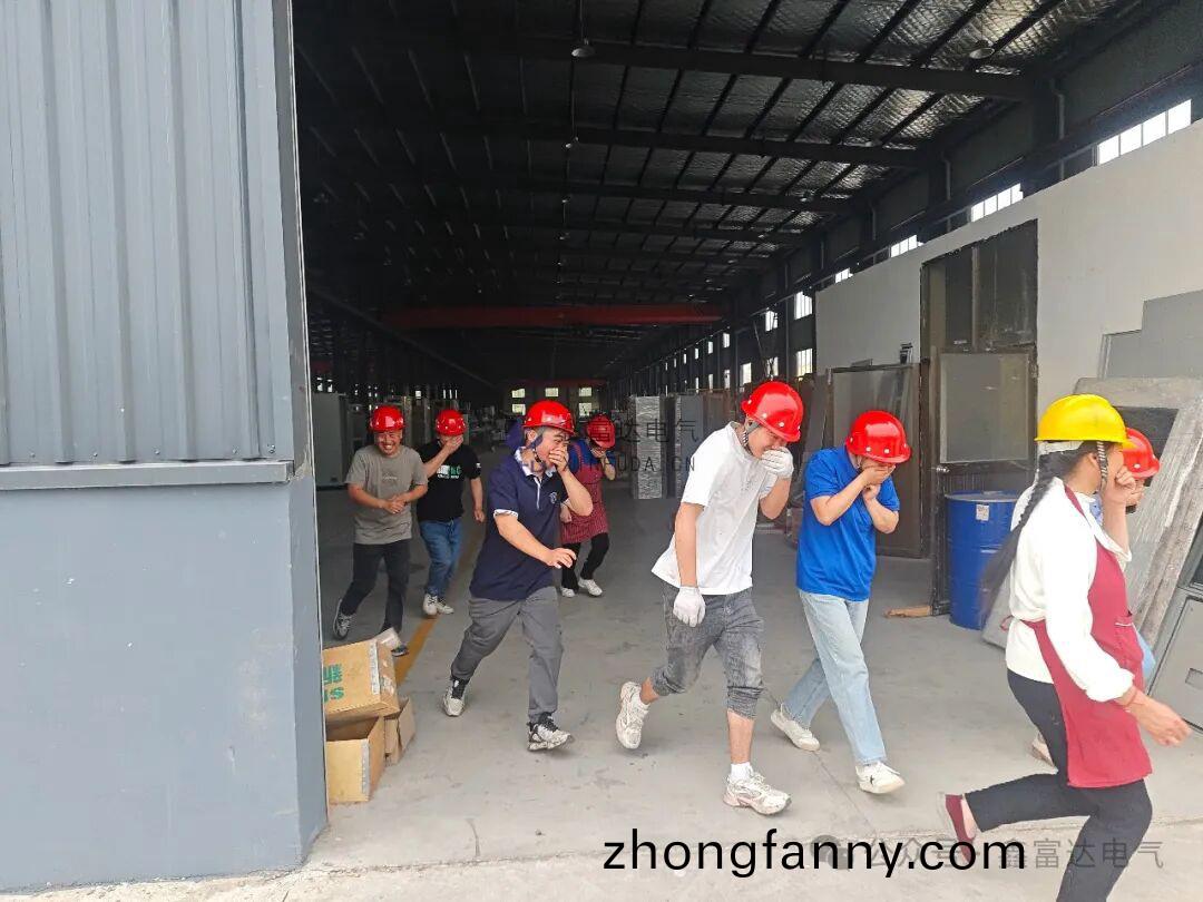 1758012848132033.jpg 640.jpg